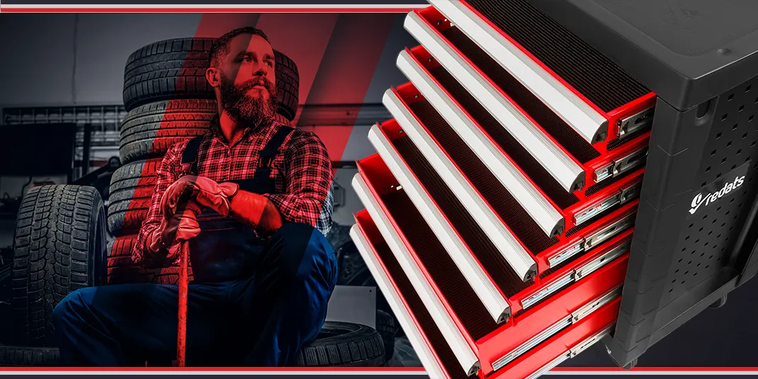 chlop modli sie nad szafka warsztatowa redats