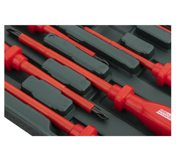 Wkrętaki izolowane płaskie/krzyżakowe + szczypce Mannesmann 11el.