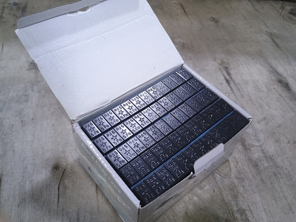 OUTLET Ciężarek klej. FE BLACK FS 5g EDGY 100 szt paczka, z szeroką taśma