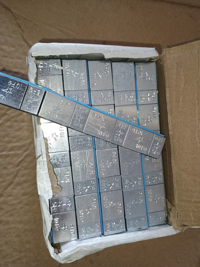 OUTLET Ciężarek klej. FE ocynk FS 5/10g EDGY100 szt paczka, z szeroką taśma