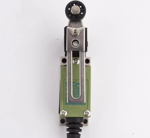 Włącznik krańcowy L220 z kablem