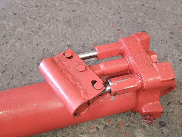 OUTLET Siłownik hydr. z dwustopniową pompą 8T