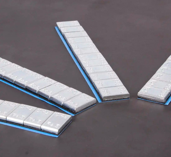 OUTLET Ciężarki klejone Fe ocynk szeroka taśma - 100 pasków EDGY (waga od 5,0 do 5,1 kg)