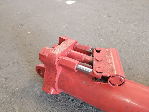 OUTLET Siłownik hydr. z dwustopniową pompą 8T