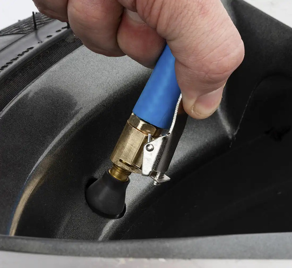 Końcówka do pompowania kół mosiężna na wąż 8mm